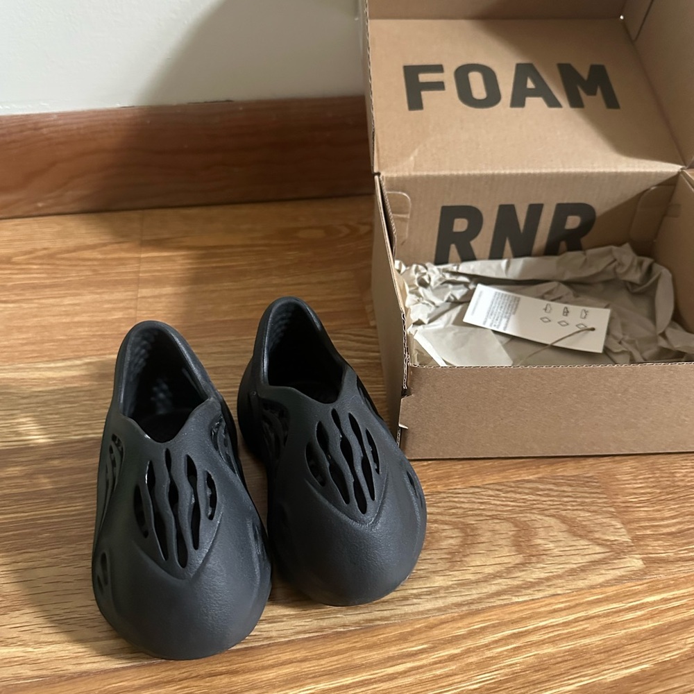 Infant Yeezys size 3k